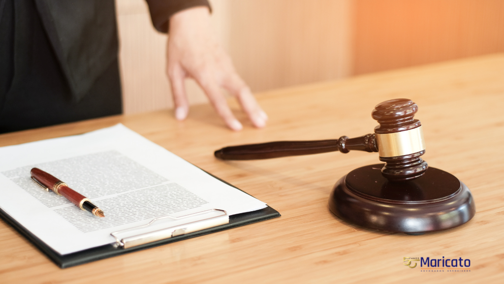 Café com Informação| Justiça não pode revogar assistência judiciária gratuita quando beneficiário recebe valores em ação